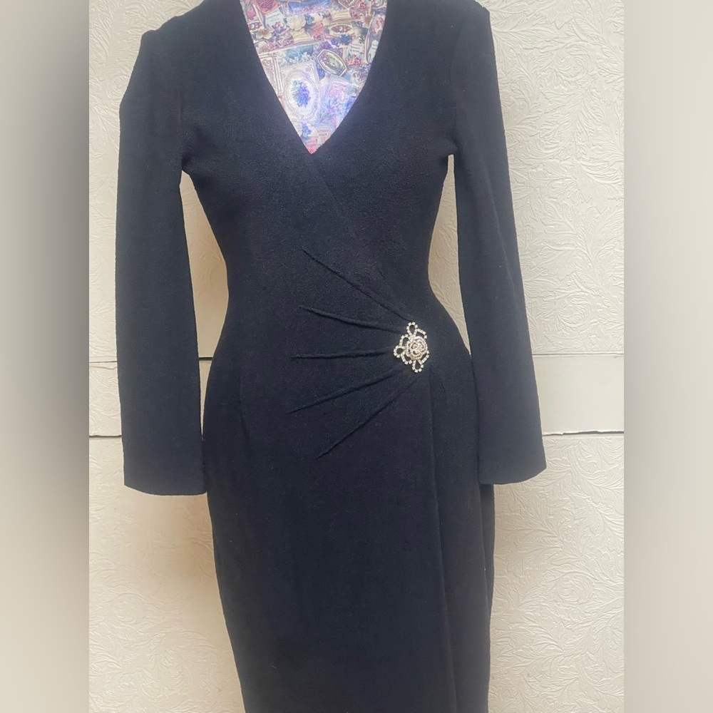 St. John Black Long Sleeve Dress with Brooch - Picture 2 of 7